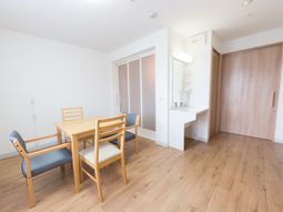 洋室の明るい居室