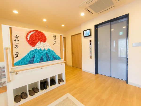 エントランスに掛かる富士山の絵