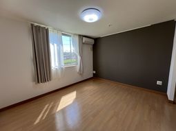 明るい個室の様子