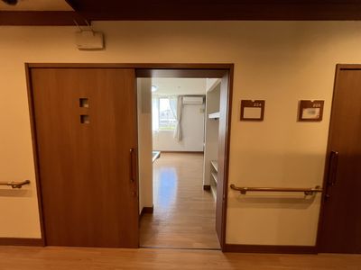 明るい廊下の様子
