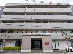 エントランスが見える外観