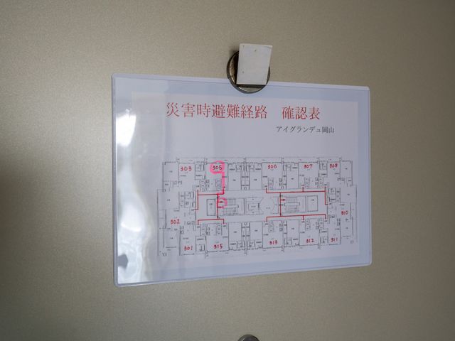 配置図が掲示された壁面