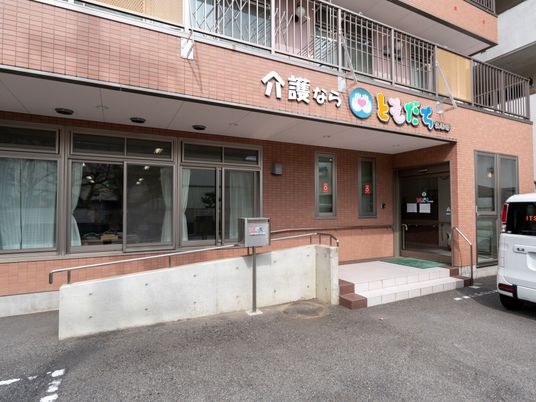 看板付きの入口