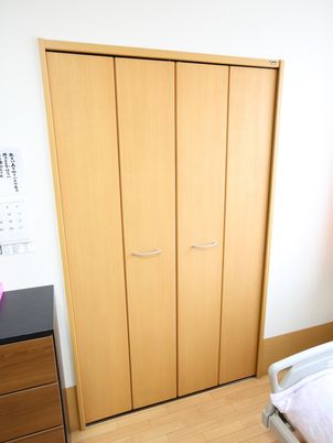 きれいな木製クローゼット