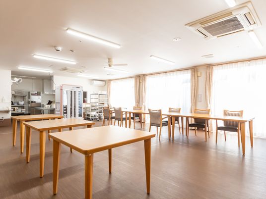 広々としたスペースのダイニングルーム