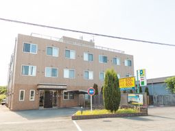 明るく広々とした建物外観