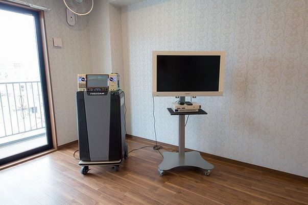 カラオケ機器の部屋