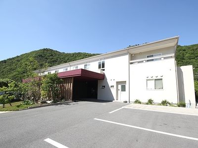 緑豊かな環境の外観