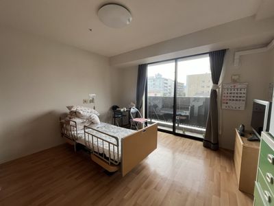 明るく広々とした居室