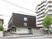 清潔感あるモダンな外観の建物