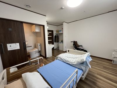 広い居室の中