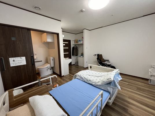 広い居室の中