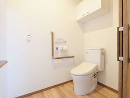 バリアフリー設計のトイレ