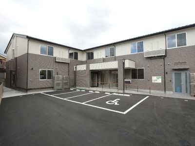 新しい建物の外観