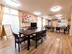 広々とした明るい共用スペース