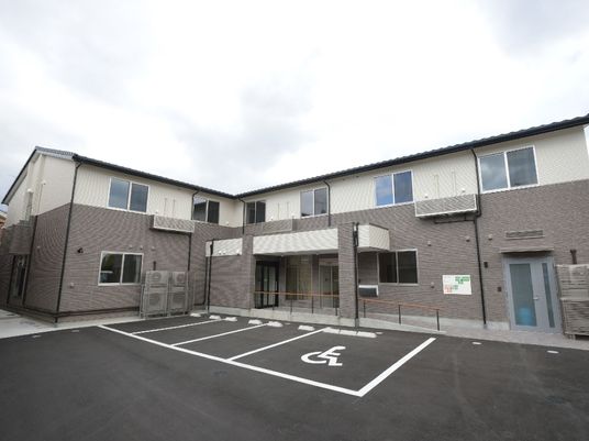 新しい建物の外観