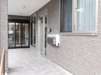 エントランスの清潔な外観
