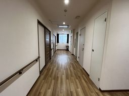 廊下の清潔な風景