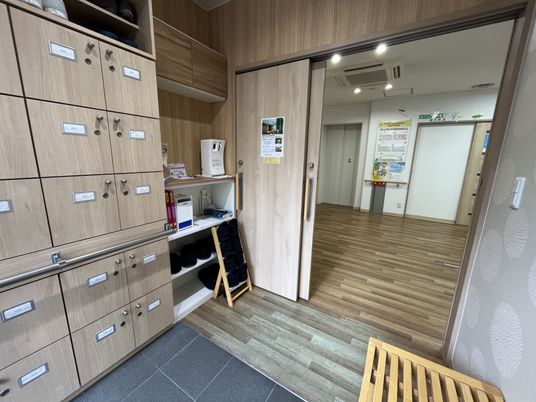 明るい廊下の一角