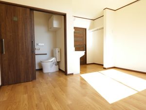 洋室とトイレの居室