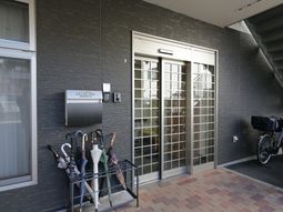 入口付近の静かな様子