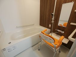 バリアフリーの浴室設備