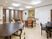 明るい食堂の室内  