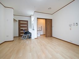 広々とした明るい居室