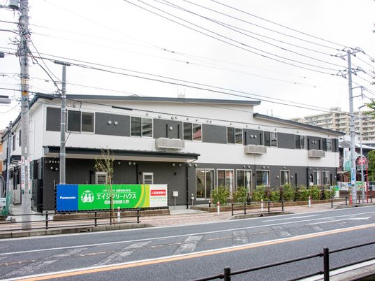 新しい外観の建物