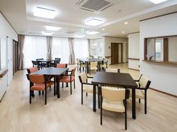 明るいダイニングスペース