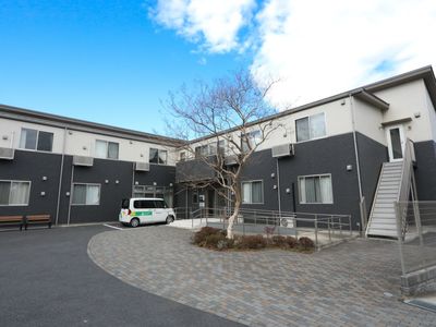 施設の洗練された外観
