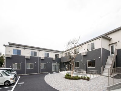 モダンな外観の建物