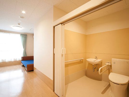 明るい居室と洗面トイレ