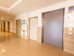 清潔感のある施設の廊下