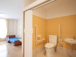 居室とトイレの一部分