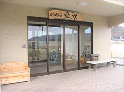 エントランスの広々とした外観