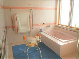 バリアフリーの浴室