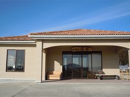 明るく開放的なエントランス