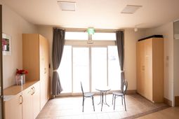 明るいエントランス空間