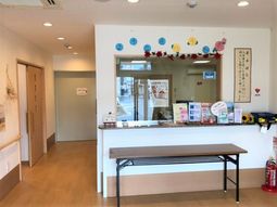 明るい受付エリア