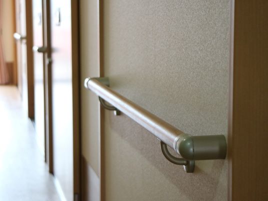 廊下の手すり設置