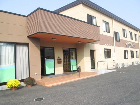 たたずまいが温かい建物外観