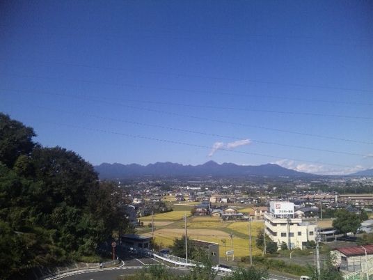 青空と山脈の景色