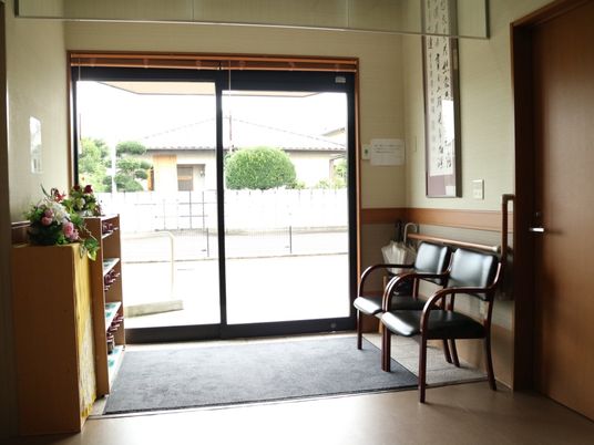 待合スペースのエントランス