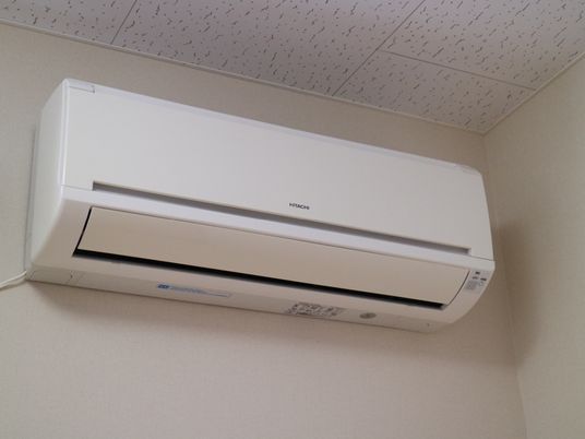 壁掛け型エアコン