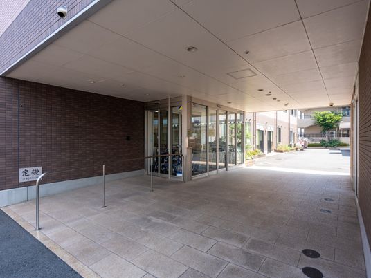 建物のエントランス  