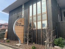 木の外観の建物