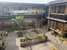 自然光の入る庭