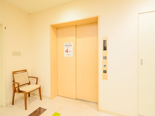 清潔なエレベーターホール