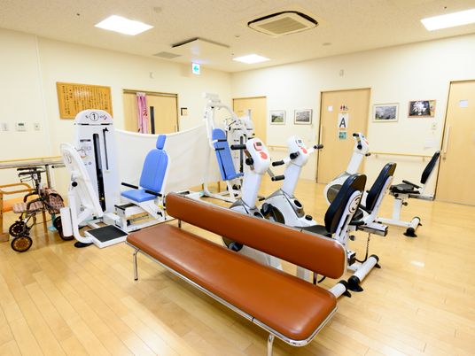 リハビリ用の器具が整う部屋